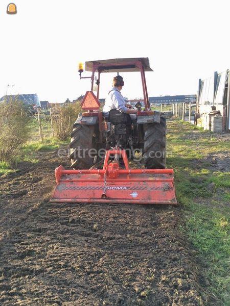 Trekker met grondfrees