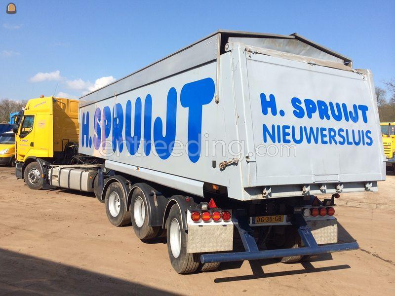 Renault met kiptrailer