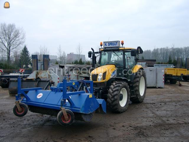 Tractor met front veegmachine