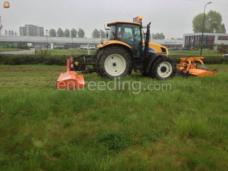 Tractor met dubbele klepelmaaier