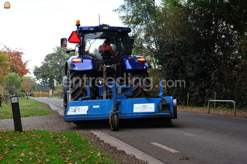 New Holland + Bezem