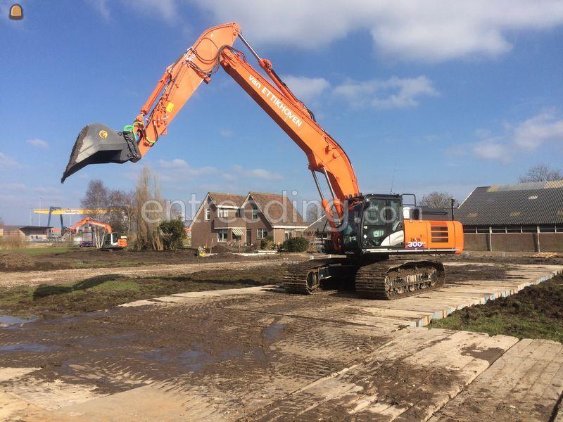 Hitachi ZX300LC-6 Semi LR