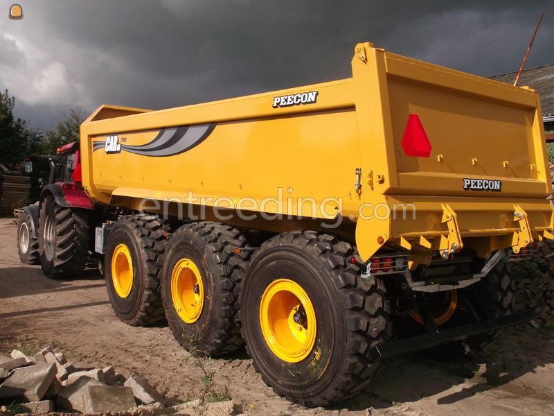 Valtra N142 en peecon cargo 2700