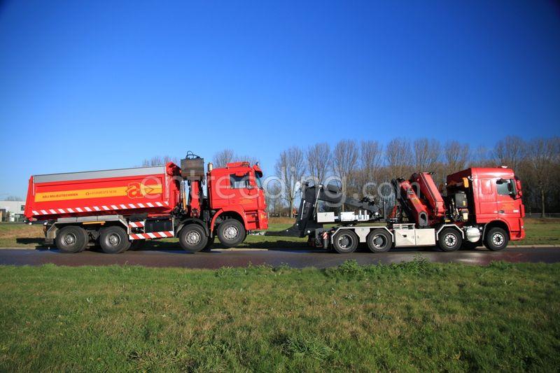 Bergingsvoertuig met afzetbare wrecker(lepel)-installatie incl. 130 tons laadkraan