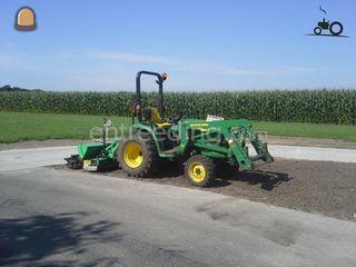 John Deere 3036E + Trer r... Omgeving Barneveld