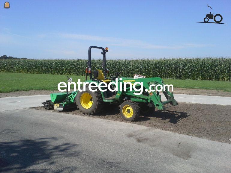 John Deere 3036E + Trer rotoreg + zaaimachine