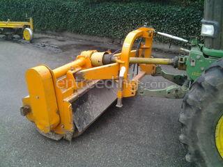 Tractor + front klepelmaa... Omgeving Barneveld