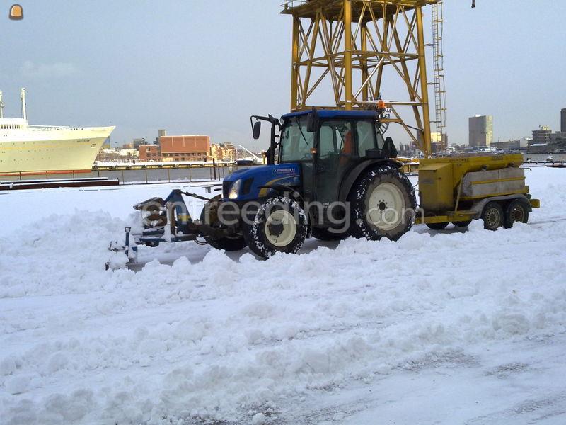 Tractor + zoutstooier + schuif