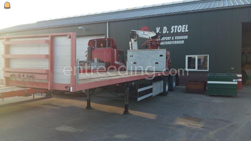 Volvo trekker met kraantrailer