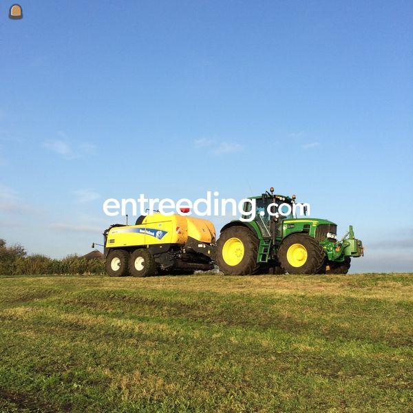 John Deere + New Holland BB 9070