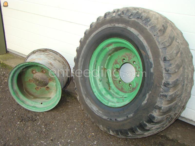 Banden (tractor / vrachtauto / kraan) Te koop Viskafors 15/70-18