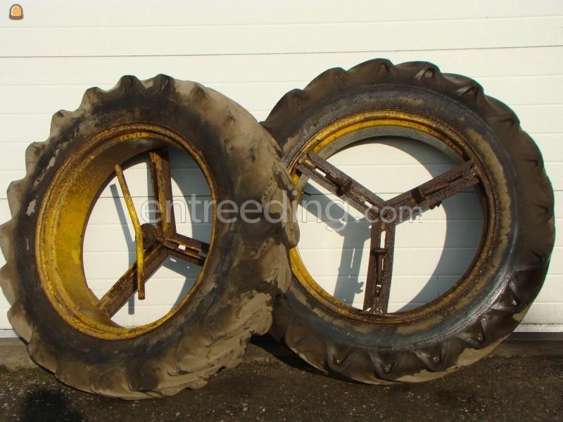 Banden (tractor / vrachtauto / kraan) Te koop 2x Dunlop 12.4-11-32