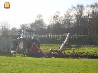 New Holland + waterpomp Omgeving Alphen a/d Rijn