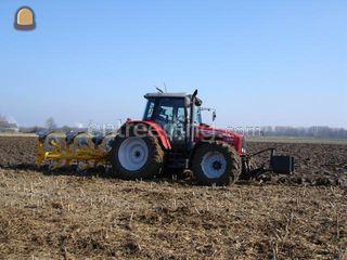 Trekker + ploeg Omgeving Voorne-Putten