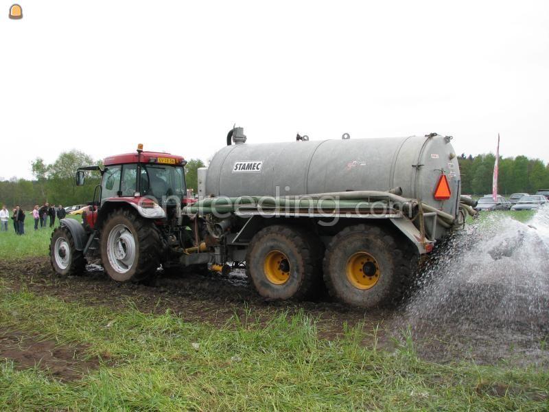 Case MX100 met waterwagen