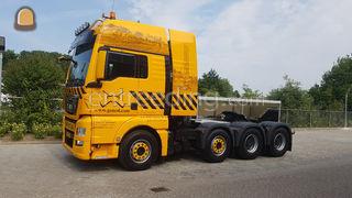 Zwaar transport trekker m... Omgeving Terneuzen