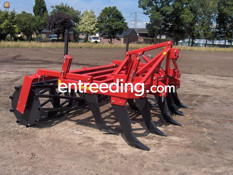 John Deere 7530 met cultivator