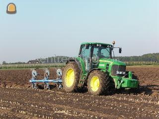 John Deere 7530 met ploeg Omgeving Maasdriel