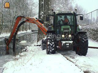 Fendt 820 met BMS Baggerp... Omgeving Kamerik