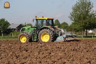 Diverse spitmachine's Omgeving Tiel