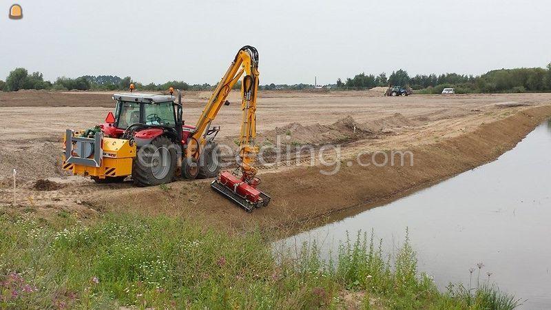 Trekker + taluutzaaimachine aan Herder arm