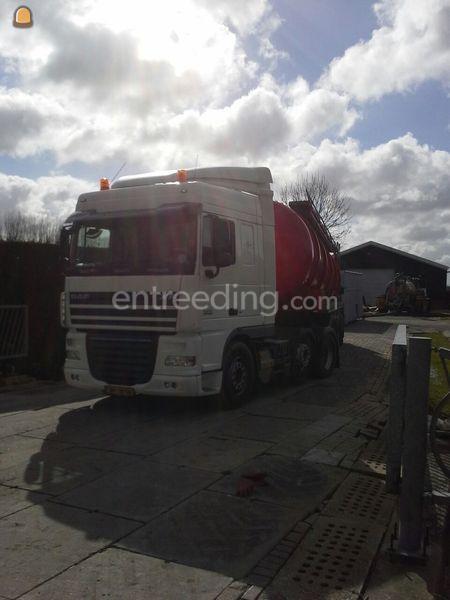 Vrachtwagen + mesttrailer