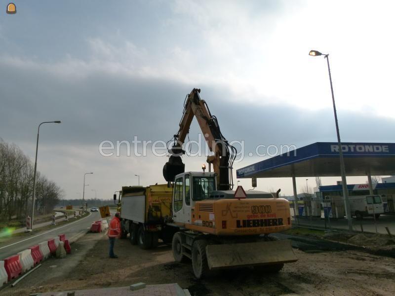Liebherr 900
