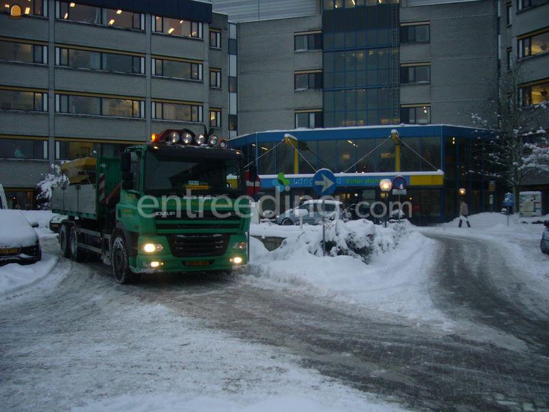 Vrachtwagen+zoutstrooier