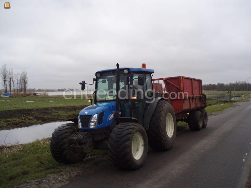 New holland TN85DA met Kipper